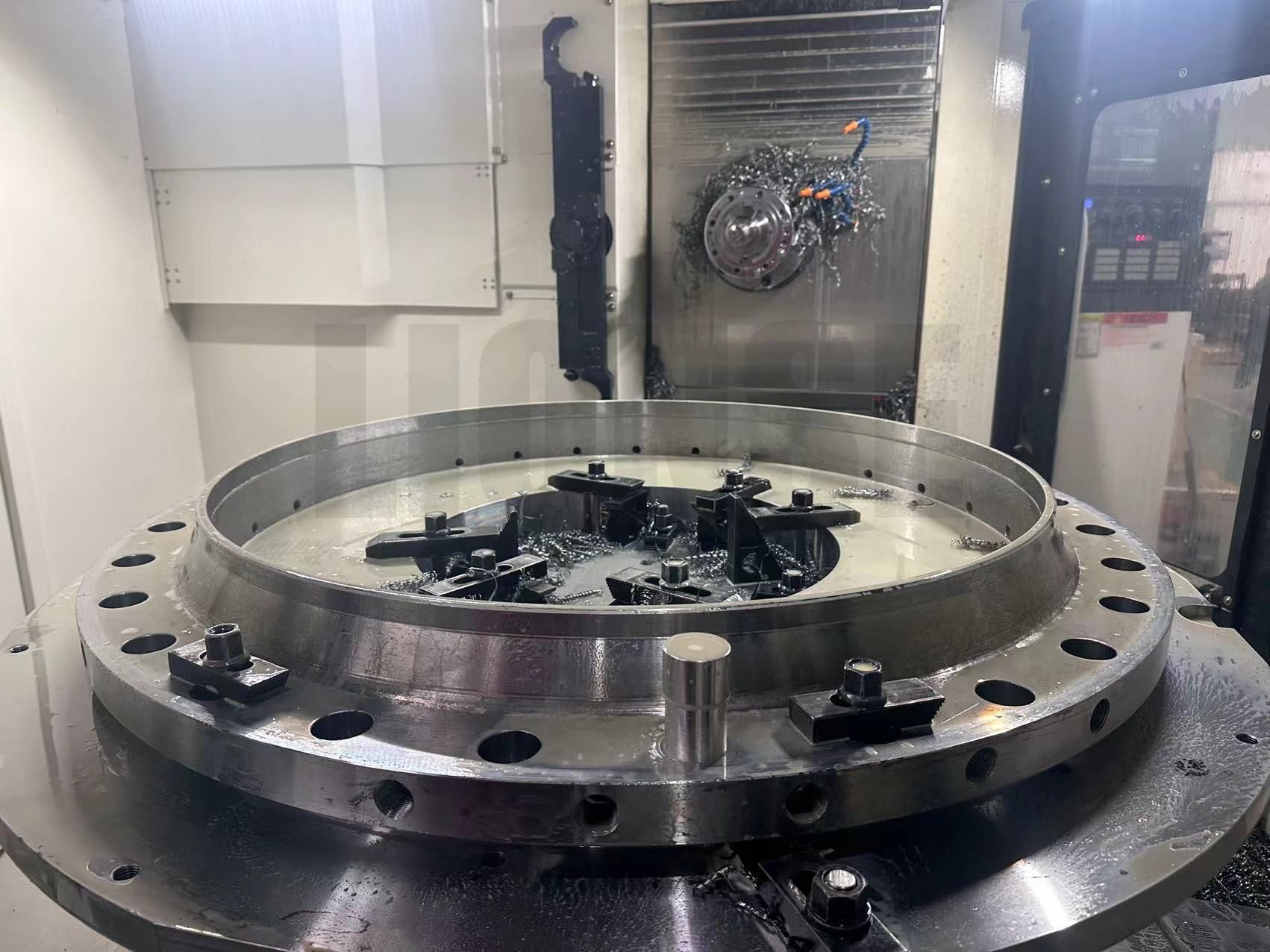 Hvordan sikre hull vertikalitet ved boring av flenser med stor diameter?