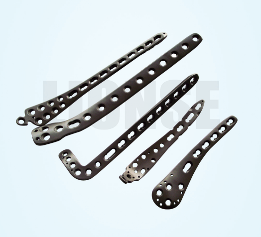 Hvorfor er titanlegeringskomponenter foretrukket for medisinske implantater?